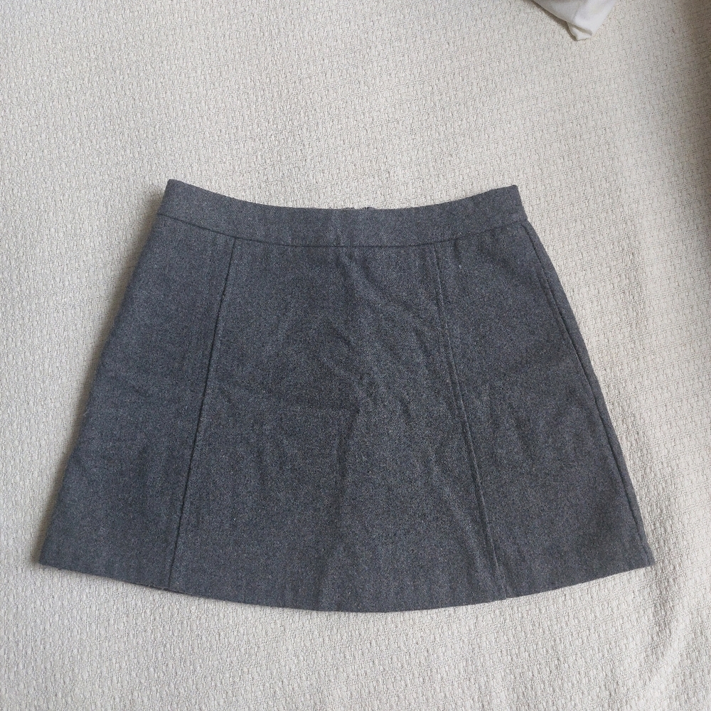 Wool gray mini skirt with pockets and zipper